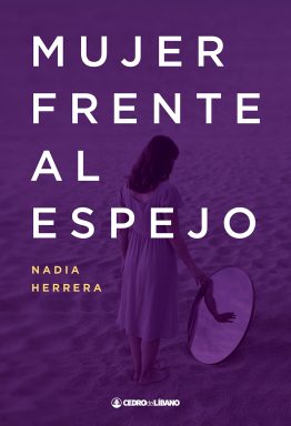 Mujer frente al espejo